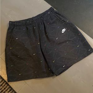 NWOT Nike mens sweatpants shorts size extra large!